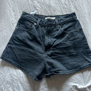 Levi’s High-waisted mom short